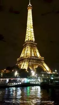 Torre Eiffel, Avenue Anatole France, Paris, Francia 640w