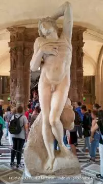 Musee du Louvre, Rue de Rivoli, Paris, Francia 640w