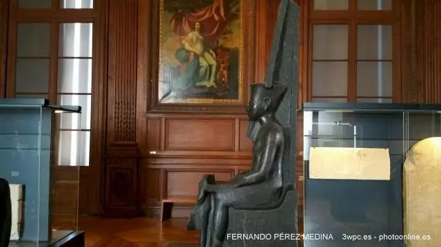 Musee du Louvre, Rue de Rivoli, Paris, Francia 640w