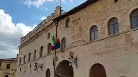Piazza del Comune, Asis, Italia