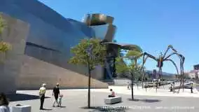 Museo Guggenheim Bilbao, Avenida Abandoibarra, Bilbao, España