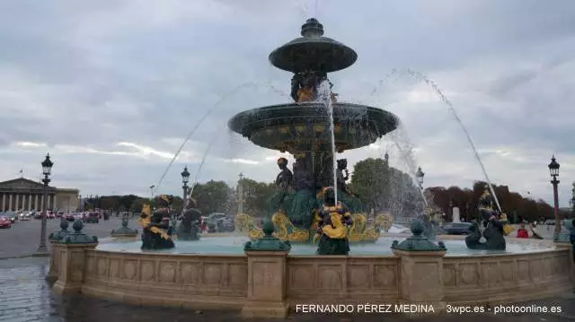Fontaine des Mers, Plaza de la Concordia, Paris, Francia 640w
