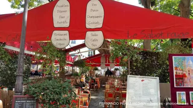 Place du Tertre, Paris, Francia 640w
