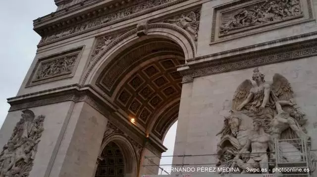 L Arc de Triomphe de l Etoile, Paris, Francia 640w