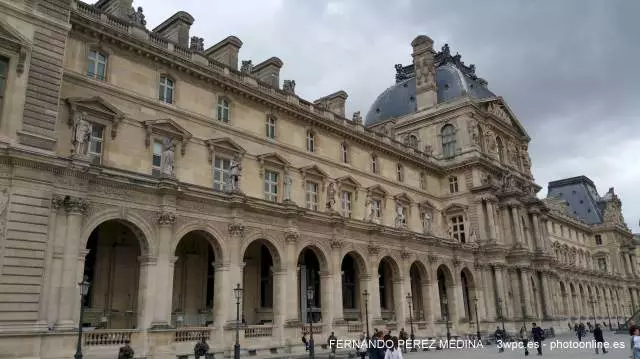 Musee du Louvre, Rue de Rivoli, Paris, Francia 640w