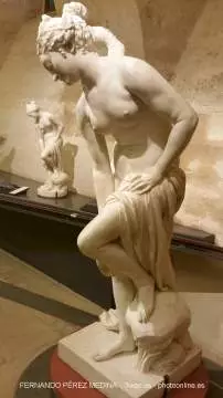 Musee du Louvre, Rue de Rivoli, Paris, Francia 640w