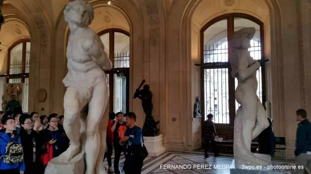 Musee du Louvre, Rue de Rivoli, Paris, Francia 640w