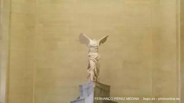 Musee du Louvre, Rue de Rivoli, Paris, Francia 640w
