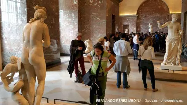Musee du Louvre, Rue de Rivoli, Paris, Francia 640w