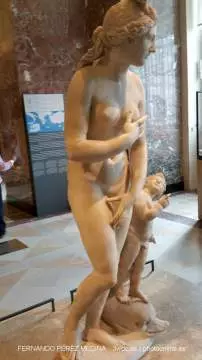 Musee du Louvre, Rue de Rivoli, Paris, Francia 640w