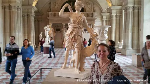 Musee du Louvre, Rue de Rivoli, Paris, Francia 640w