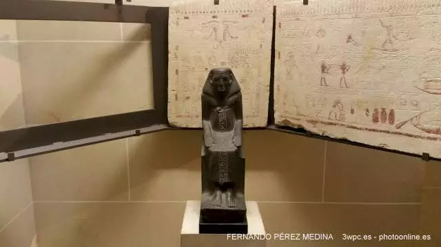 Musee du Louvre, Rue de Rivoli, Paris, Francia 640w