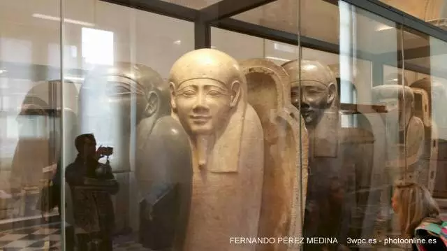 Musee du Louvre, Rue de Rivoli, Paris, Francia 640w