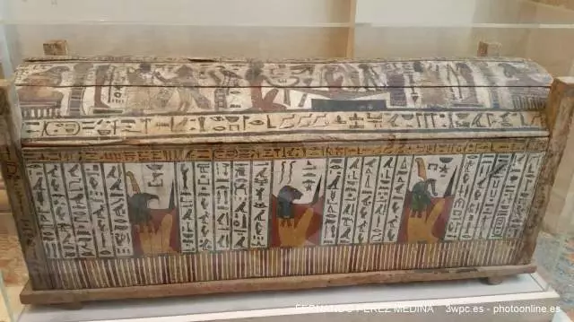 Musee du Louvre, Rue de Rivoli, Paris, Francia 640w