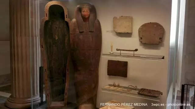 Musee du Louvre, Rue de Rivoli, Paris, Francia 640w