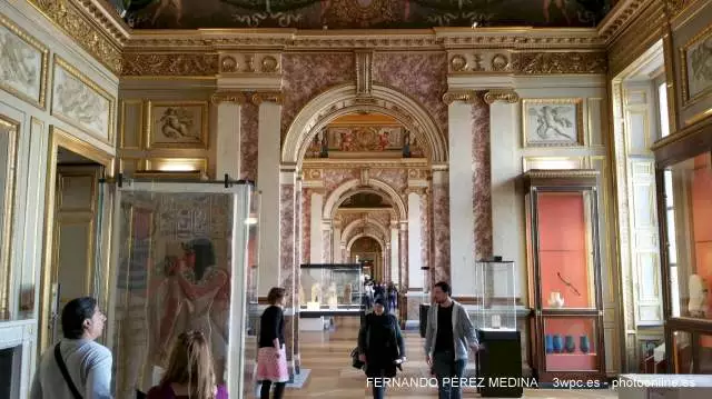 Musee du Louvre, Rue de Rivoli, Paris, Francia 640w