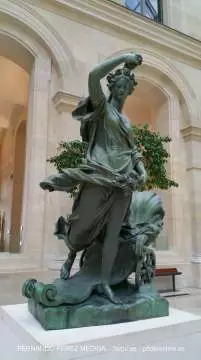 Musee du Louvre, Rue de Rivoli, Paris, Francia 640w