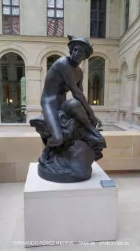 Musee du Louvre, Rue de Rivoli, Paris, Francia 640w