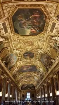 Musee du Louvre, Rue de Rivoli, Paris, Francia 640w