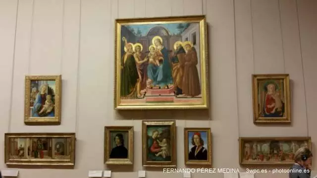 Musee du Louvre, Rue de Rivoli, Paris, Francia 640w